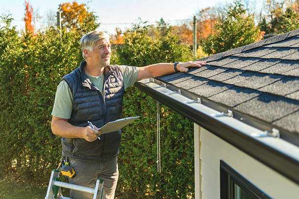 Professional Roofing technician working in Ivanhoe, TX